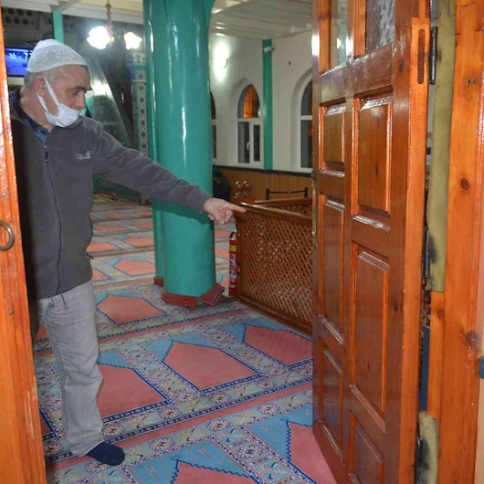 Camiyi soran hırsızlar cemaati bıktırdı: Gidin adam gibi bir yerde çalışın