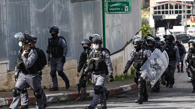 İşgalci İsrail polisi Doğu Kudüs'te beş Filistinliyi gözaltı uyguladı.