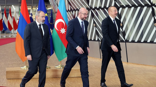 Azerbaycan Cumhurbaşkanı İlham Aliyev ve Ermenistan Başbakanı Nikol Paşinyan önceki gün Brüksel'de bir araya geldi.