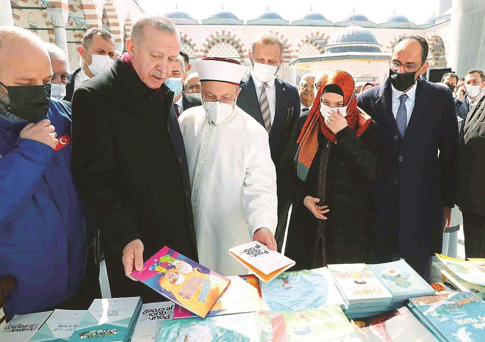 Fuarın açılışında konuşan Diyanet İşleri Başkanı Prof. Dr. Ali Erbaş, fuarın 70 kadar yayıncının katılımıyla ramazan aylarının vazgeçilmezi olduğunu söyledi.