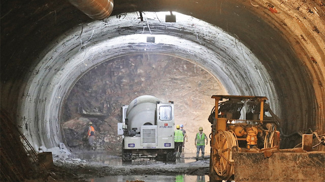Ümraniye-Ataşehir-Göztepe metro inşaatı durdu.