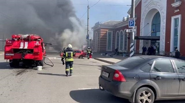 Rusya sivillere saldırıya devam ediyor: Tren istasyonunu vurdular