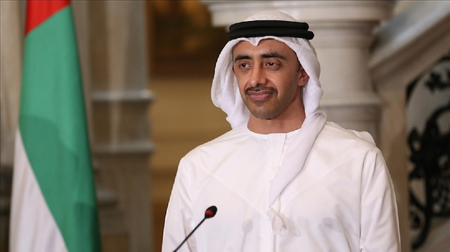 وزيرا خارجية الإمارات وإيران يبحثان سبل تطوير العلاقات