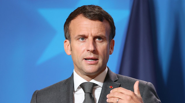 Macron Fransa'daki seçimlerin gölgesinde açıklamalarda bulundu.