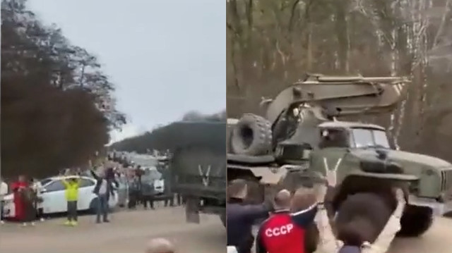 Görüntülerde, Ukrayna'ya savaşa giden Rus askerlere el sallandığı, alkışlandığı görülüyor.