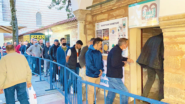 Çoban Mustafa Paşa Camii ve Külliyesi’nde 5 asırdır Ramazan ayında ihtiyaç sahipleri için iftar sofraları kuruluyor.