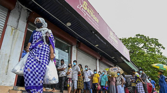 Sri Lanka krizin pençesinde: Koronavirüs salgınından beter olacak