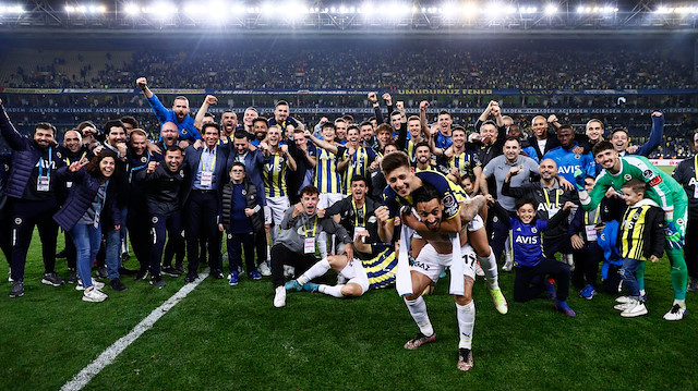 Fenerbahçeli futbolcuların galibiyet sevinci
