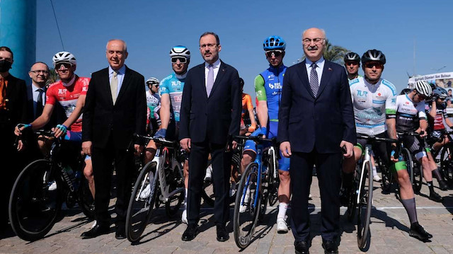 Gençlik ve Spor Bakanı Mehmet Muharrem Kasapoğlu, bisiklet turunu takip etti.