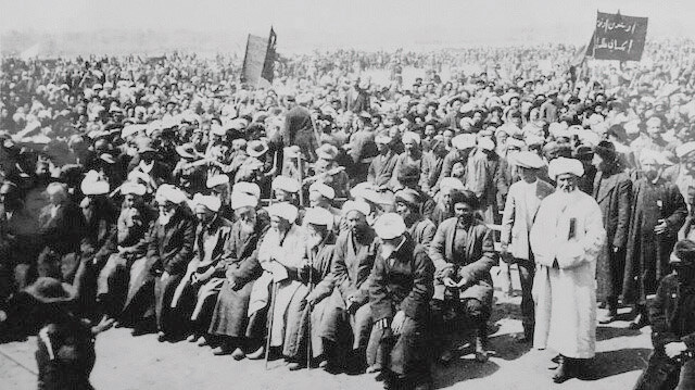 Aşıklara, aşkla yola çıkanlara, işini aşkla yapanlara ve Türkistan’a selam olsun! n“...Ta’rif-i İstanbul şahri tahrir qilindi, bölmasa beş on tahta koğozğa (kağıda) yetgan bilan adosi olmas erdi...”