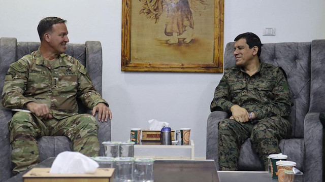CENTCOM Komutanı Kurilla ile terörist Kobani