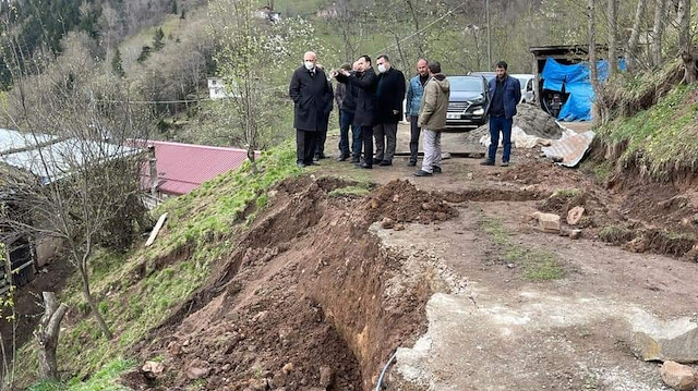 Araklı Kaymakamı Kürşad Karaca ve Araklı Belediye Başkanı Recep Çebi de bölgede incelemelerde bulundu.

