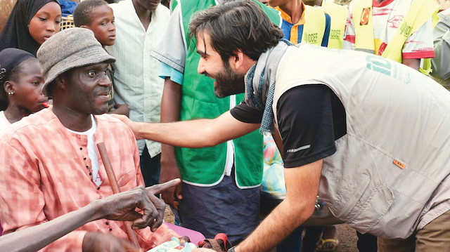 Ramazan çalışmaları kapsamında Gine’de her gün binlerce ihtiyaç sahibine yardım ulaştırılıyor. 
