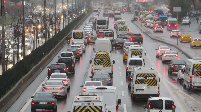 Okullar açıldı trafik yoğunluğu arttı.