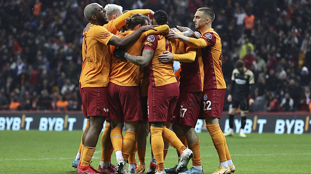 Galatasaraylı futbolcuların sevinci.
