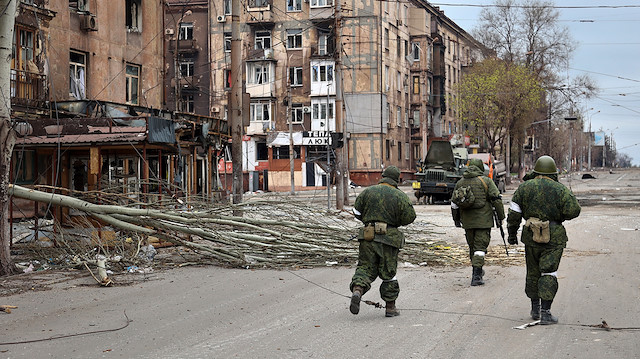 Ukrayna askeri Mariupol'de direniyor: Rusya'nın tanıdığı süre doldu
