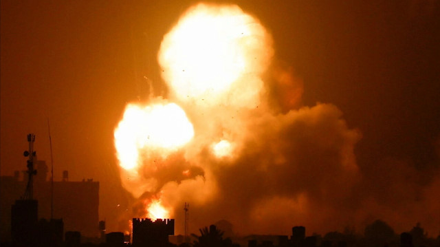İsrail, roket ateşine yanıt olarak Gazze'de İzzeddin el-Kassam Tugayları'na ait bir noktayı vurdu
