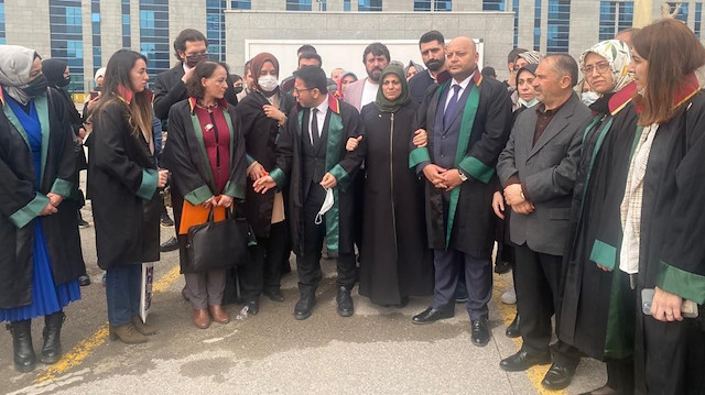 Karar duruşmasının ardından Başak Cengiz’in ailesi ve avukatları adliye önünde açıklama yaptı.   