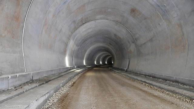 Uzunluğu 81,6 kilometre, şerit sayısının 4-6, şerit, genişliğinin ise 3,5 metre olan bu yol boyunca 7 tünel inşa ediliyor.
