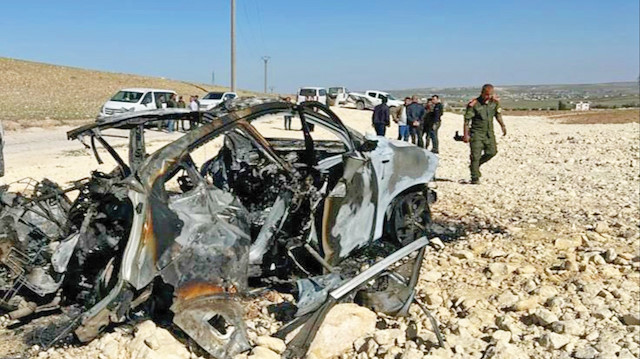 MİT’in Aynularab bölgesindeki nokta operasyonda etkisiz hale getirilen 2 PKK’lı elebaşı, bu arabanın içinde öldürüldü.