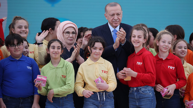 (Cumhurbaşkanı Erdoğan, Başakşehir Millet Bahçesi'nde, 23 Nisan TRT Çocuk Şenliği'ne katıldı) 