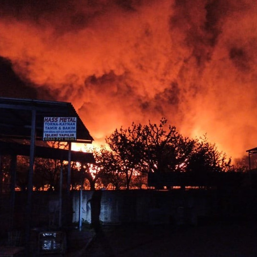 Yalova'da kereste fabrikasında çıkan yangın çıktı: İl ve ilçelerden destek ekipler geldi