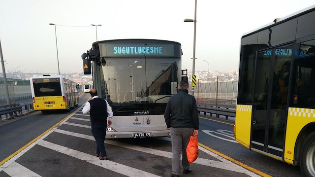 ​İBB'nin yeni aldığı metrobüsler 10 gün geçmeden ikinci kez arızalandı.