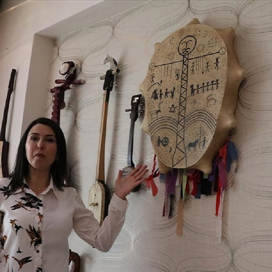 سيدة تركية تؤسس متحفا عالميا للآلات الموسيقية بمنزلها