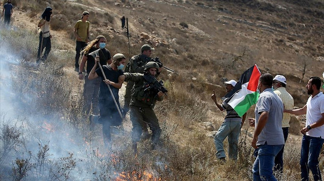 ‎‎Batı Şeria'da Yahudi yerleşimciler Filistinlilere saldırdı, Kudüs'te 6 Filistinli gözaltına alındı.