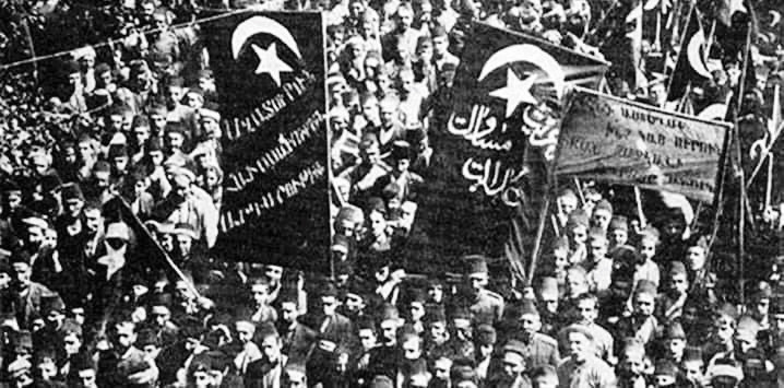 Abdülhamid'i devirmek isteyenler Osmanlıca ve Ermenice aynı sloganları kullandı. 