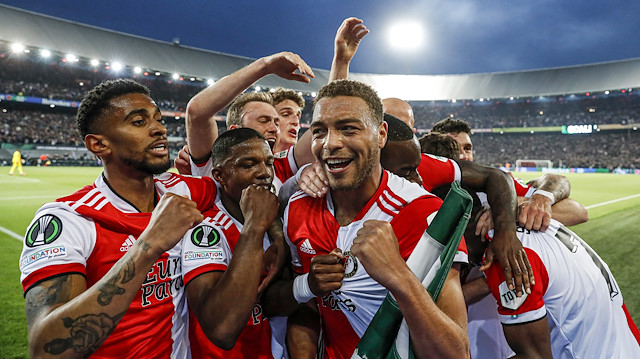 Feyenoordlu futbolcuların gol sevinci.