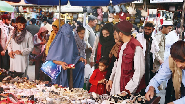 Ramazan Bayramı’nın yaklaşmasıyla Afganistan’ın başkenti Kabil’deki çarşılarda hareketlilik yaşandı. 