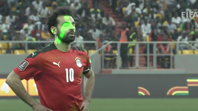 Salah'a penaltı atışları sırasında lazer tutuldu.