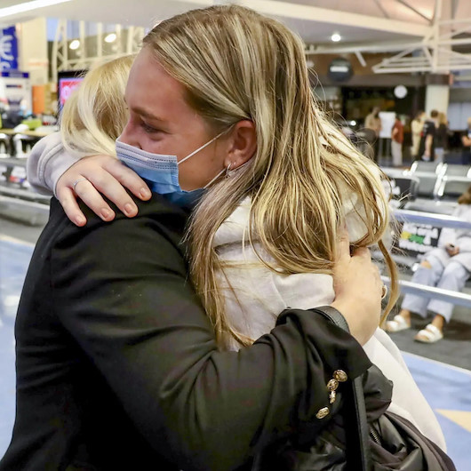 Yeni Zelanda 2 yıl sonra kapılarını açtı: Havaalanında duygusal anlar yaşandı