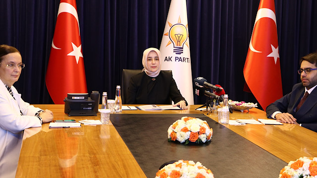 - AK Parti heyeti, Ramazan Bayramı nedeniyle CHP ve MHP heyetleriyle videokonferans yöntemiyle bayramlaştı.
