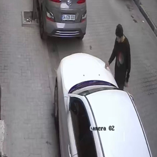 İstanbul'da şok geçirten olay: Cam parçasıyla onlarca aracı çizdi