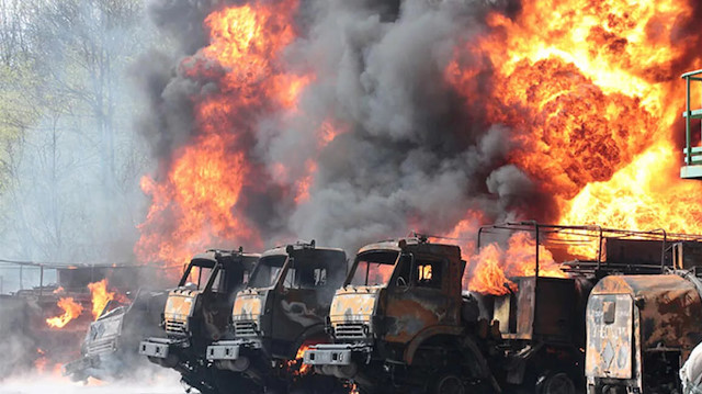 Ukrayna ordusu Donetsk’teki petrol deposunu vurdu