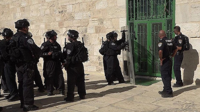 İsrail polisinden küstah provokasyon: Ezanın okunmasına engel olmak için kabloları kestiler