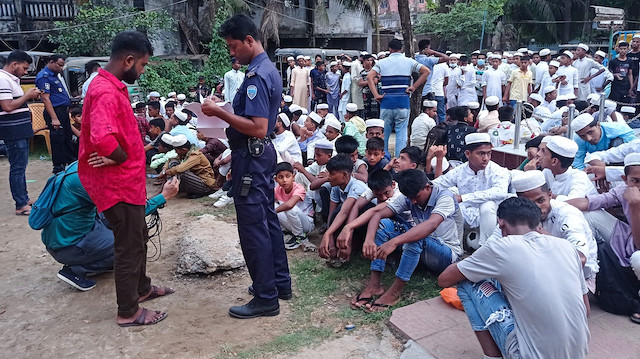 Bangladeş'te turistik plajda Ramazan Bayram'ını kutlayan 450 Arakanlı mülteci tutuklandı