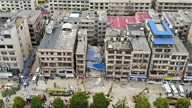 Çin'in Hunan eyaletinde çöken binadan 132 saat sonra bir kişi kurtarıldı.