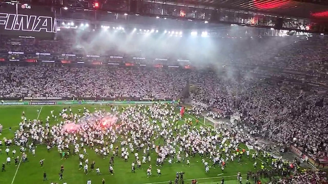 Eintracht Frankfurt taraftarı UEFA Avrupa Ligi'nde finale çıkmayı doyasıya kutladı