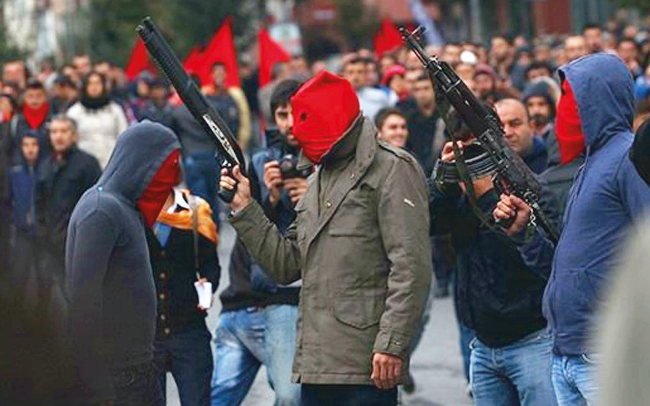 Örgüt itirafçı olanları hedefe nkoydu. İtirafçı olup örgütün nağır darbe almasına neden nolan K.K. ve diğer 10 DHKP-C’li, herhangi bir saldırıya nkarşı korumaya alındı.n