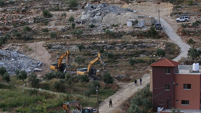 İşgalci İsrail, Filistinlilerin evlerini yıkmaya devam ediyor. 