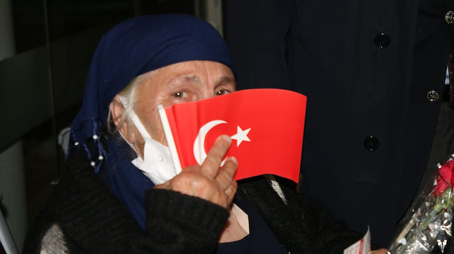 Rusya'dan tahliye edilen Ahıska Türkleri Elazığ'da: Bayrakları bir an bırakmadılar