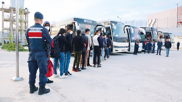 Tuzla’daki GGM’de sınır dışı edilenler böyle görüntülendi.