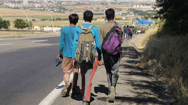 Türkiye'ye yasadışı geçiş yapan 20 göçmen sınır dışı edildi