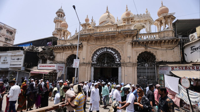 Mumbai'de camilerde ezan sesi kısılıyor