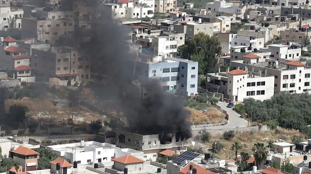 İsrail güçleri, El Cezire muhabirinin öldürüldüğü Cenin'e yeni bir baskın düzenleyerek bir evi roketatarla vurdu