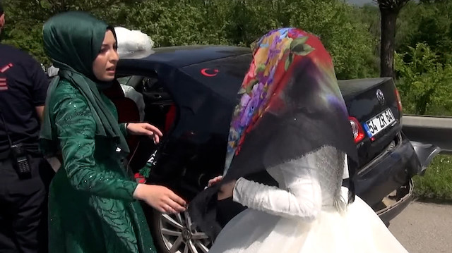 Kocaeli'de gelin arabası kaza yaptı: 4 yaralı