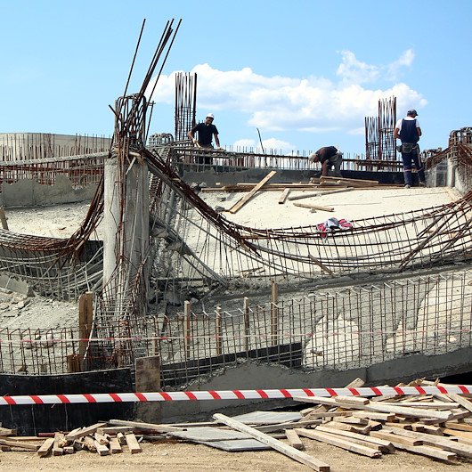 Boluda beton dökülürken pazar yeri inşaatı çöktü